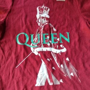 Queen Graphic Short Sleeve Tee - Red